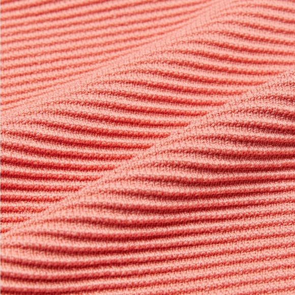 Babaton Aritizia Sculpt Knit Double V
Cropped Tank - Size XS - Picture 4 of 4